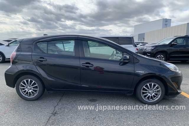 
								TOYOTA AQUA HYBRID full									