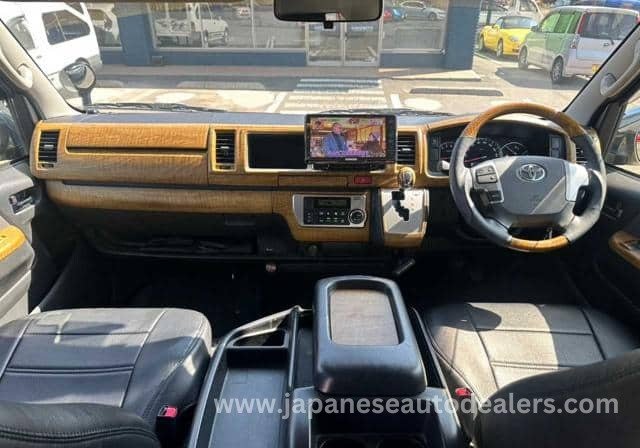 
								TOYOTA HIACE WAGON full									