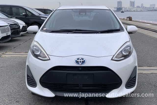 
								TOYOTA AQUA HYBRID full									