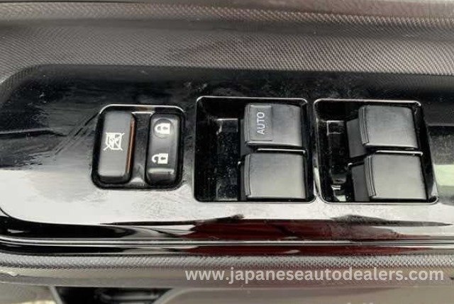 
								TOYOTA AQUA HYBRID full									