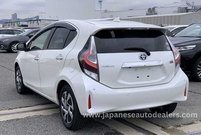 
								TOYOTA AQUA HYBRID full									