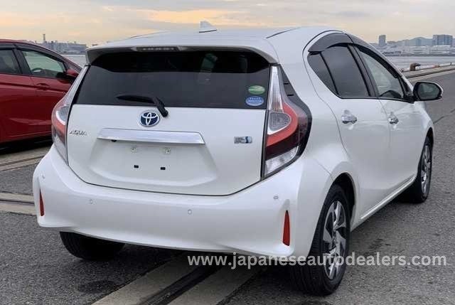 
								TOYOTA AQUA HYBRID full									