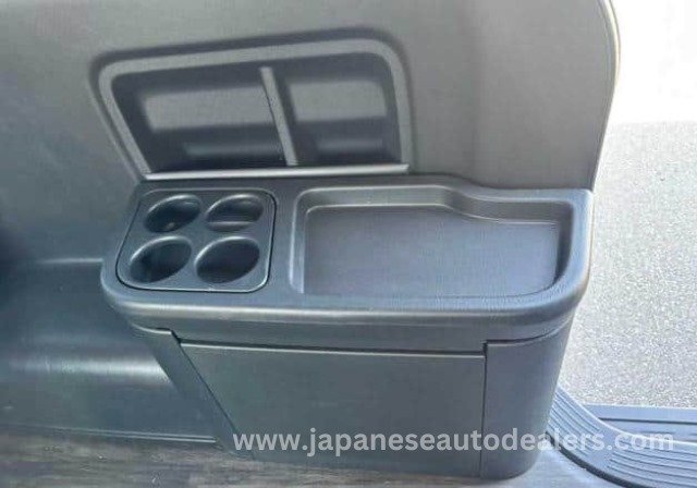 
								TOYOTA HIACE WAGON full									