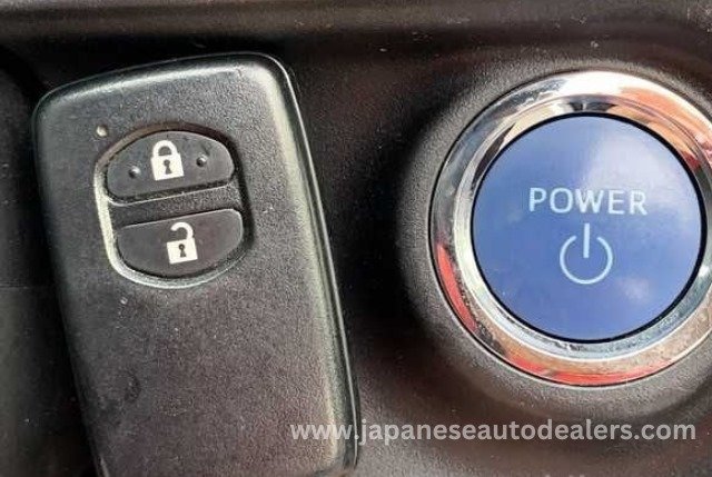 
								TOYOTA AQUA HYBRID full									