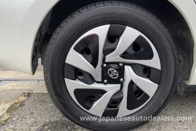 
								TOYOTA AQUA HYBRID full									