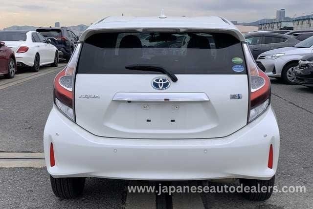 
								TOYOTA AQUA HYBRID full									
