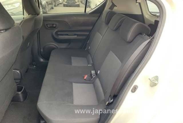 
								TOYOTA AQUA HYBRID full									