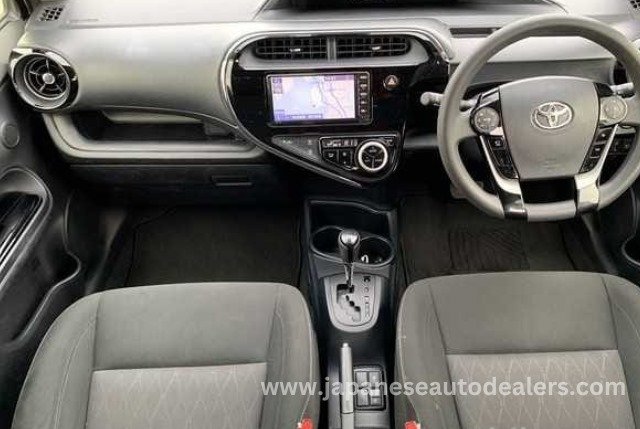
								TOYOTA AQUA HYBRID full									