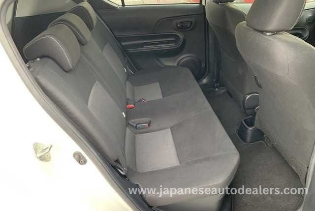 
								TOYOTA AQUA HYBRID full									