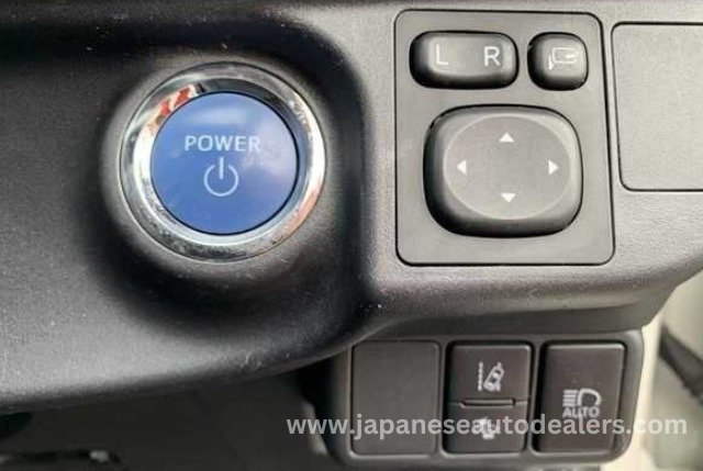 
								TOYOTA AQUA HYBRID full									
