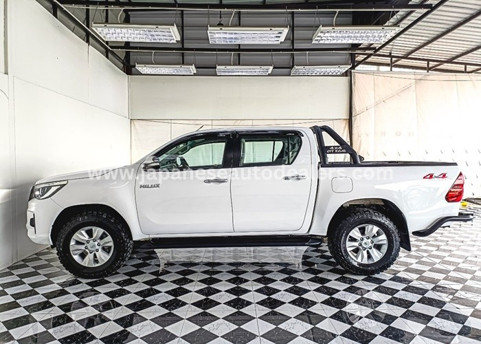 
								Toyota Hilux full									