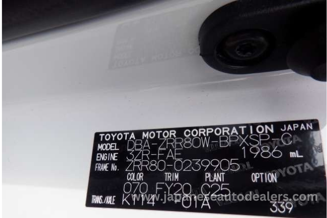 
								TOYOTA VOXY full									