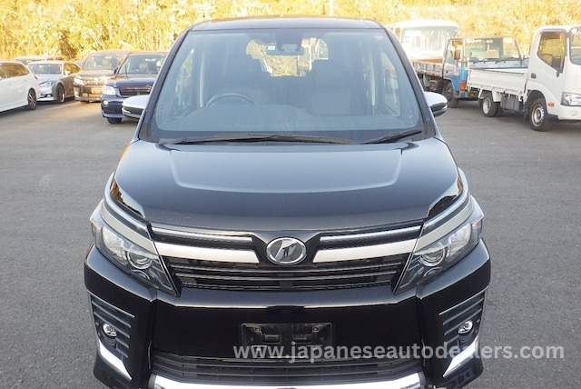 
								TOYOTA VOXY full									