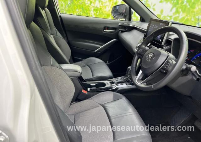 
								TOYOTA COROLLA CROSS full									