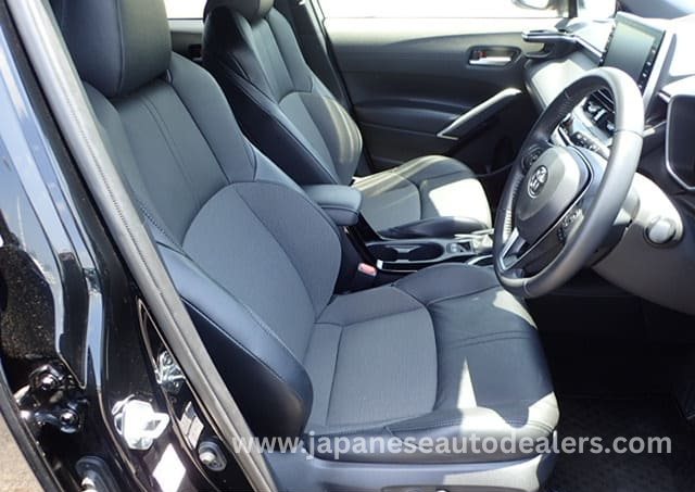 
								TOYOTA COROLLA CROSS full									