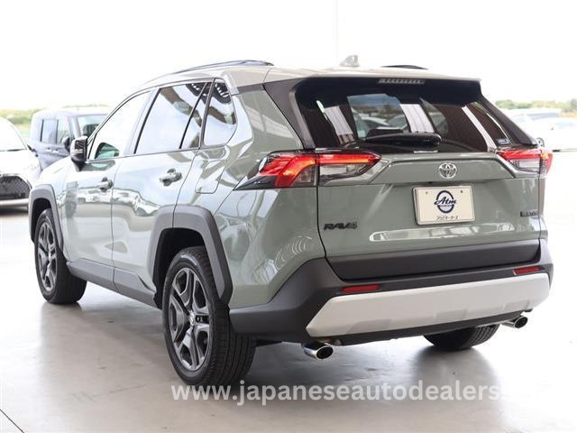 
								TOYOTA RAV4 full									