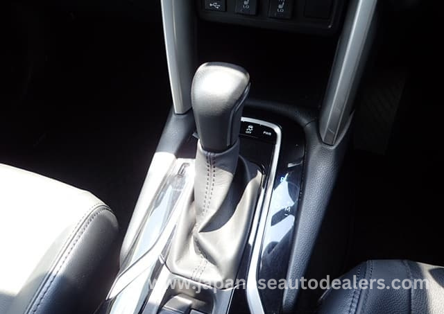 
								TOYOTA COROLLA CROSS full									