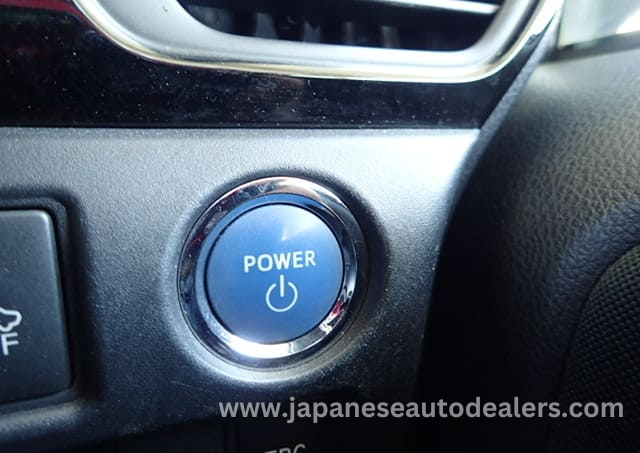 
								TOYOTA VOXY HYBRID full									