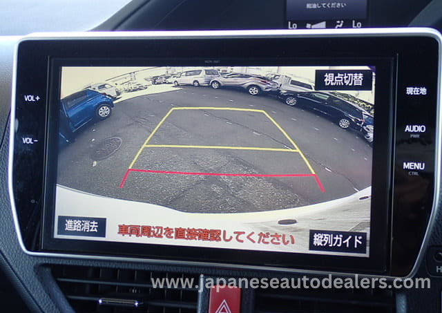 
								TOYOTA VOXY HYBRID full									