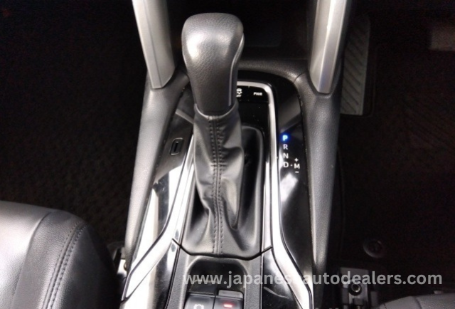 
								TOYOTA COROLLA CROSS full									