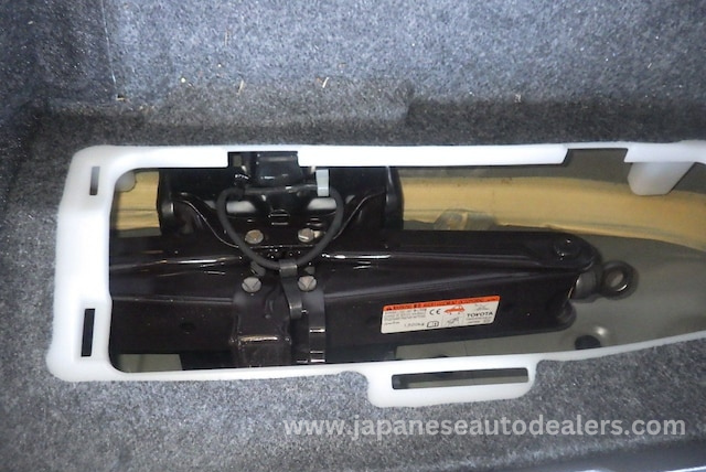 
								TOYOTA VOXY full									