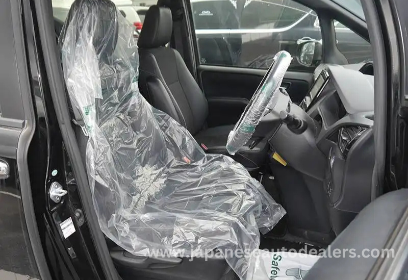 
								Toyota Noah Hybrid full									