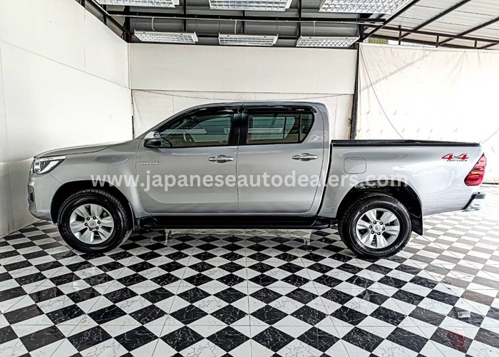 
								Toyota Hilux full									