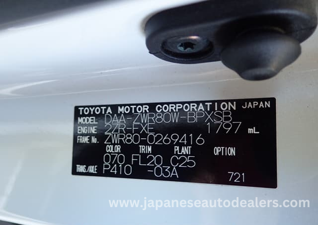 
								TOYOTA VOXY HYBRID full									
