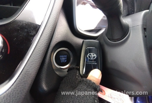 
								TOYOTA COROLLA CROSS full									
