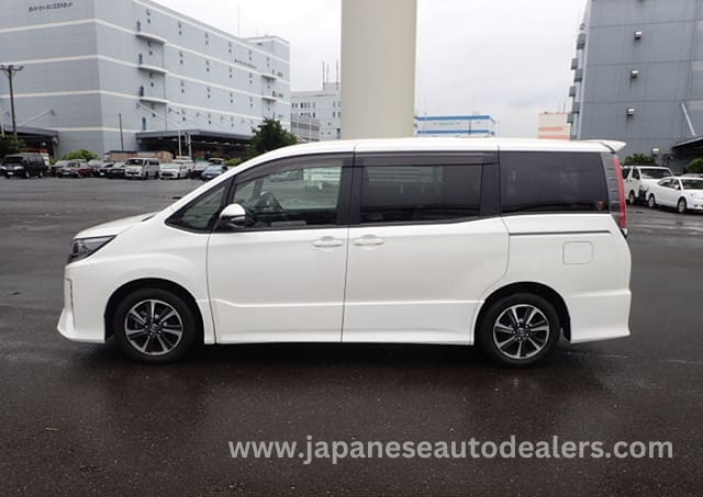 
								Toyota Noah full									