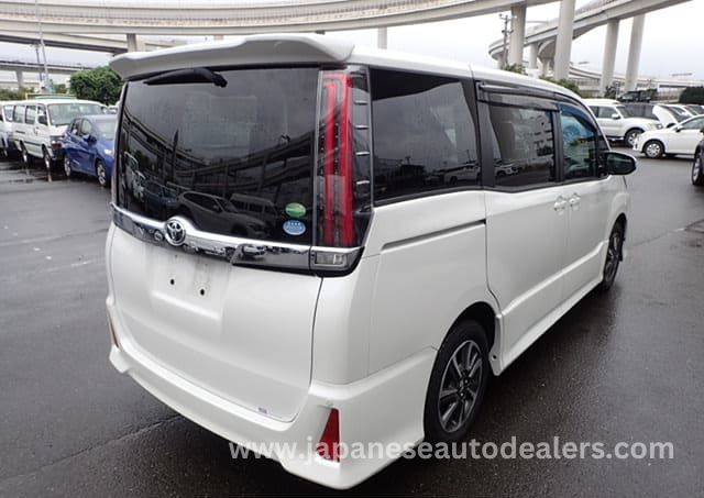 
								Toyota Noah full									