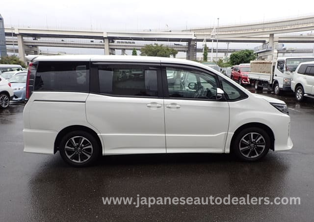 
								Toyota Noah full									