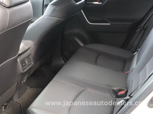 
								TOYOTA RAV4 full									