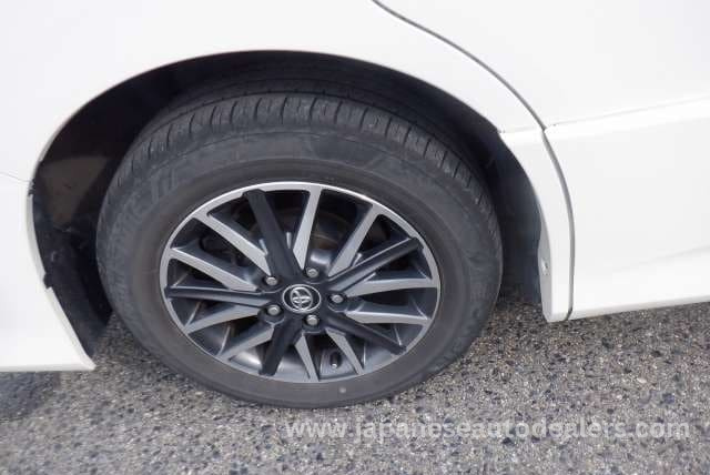 
								TOYOTA VOXY full									