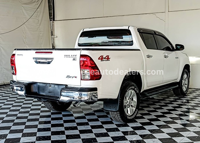 
								Toyota Hilux full									