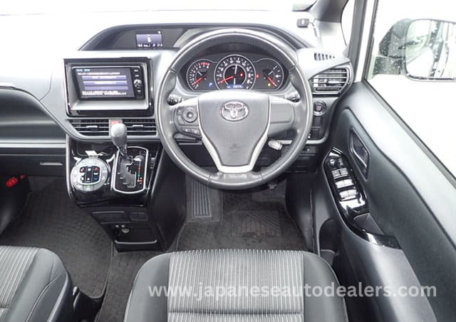 
								Toyota Noah full									