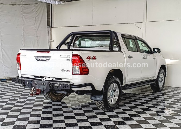 
								Toyota Hilux full									