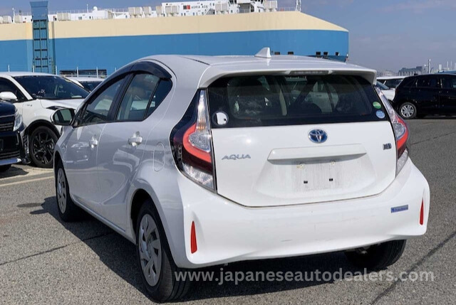 
								TOYOTA AQUA HYBRID full									