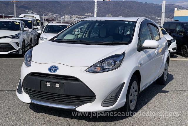 
								TOYOTA AQUA HYBRID full									