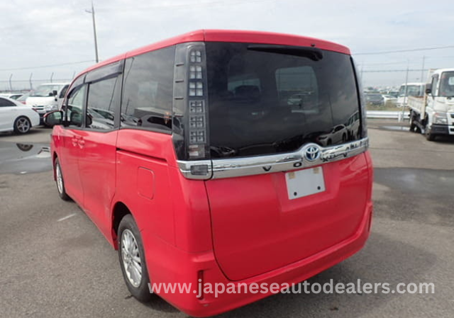 
								TOYOTA VOXY HYBRID full									