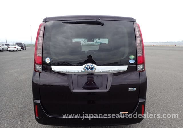 
								Toyota Noah Hybrid full									