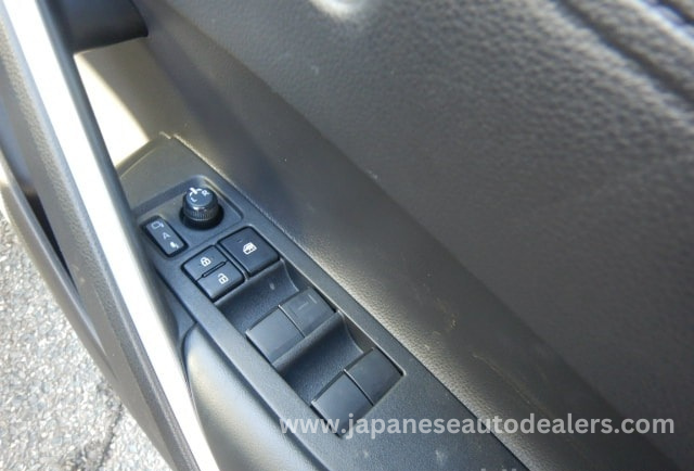 
								TOYOTA COROLLA CROSS full									