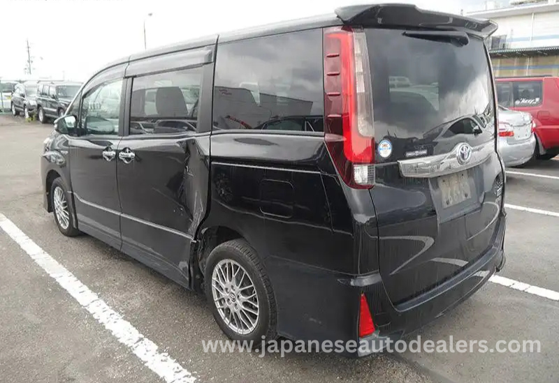 
								Toyota Noah Hybrid full									