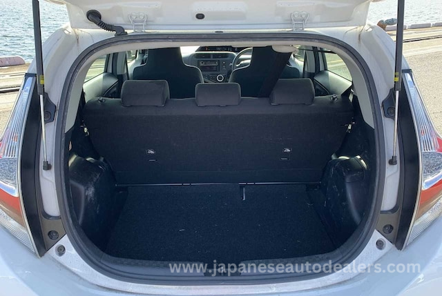 
								TOYOTA AQUA HYBRID full									