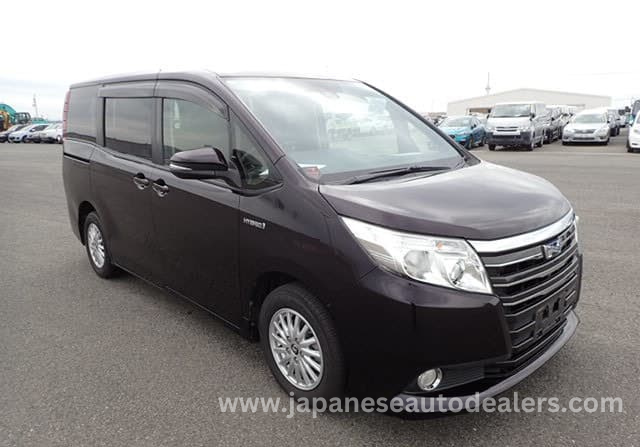 
								Toyota Noah Hybrid full									