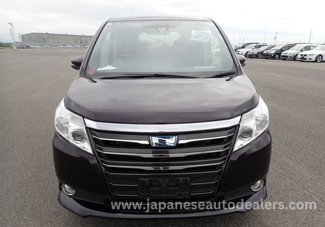 
								Toyota Noah Hybrid full									
