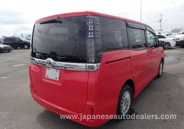 
								TOYOTA VOXY HYBRID full									