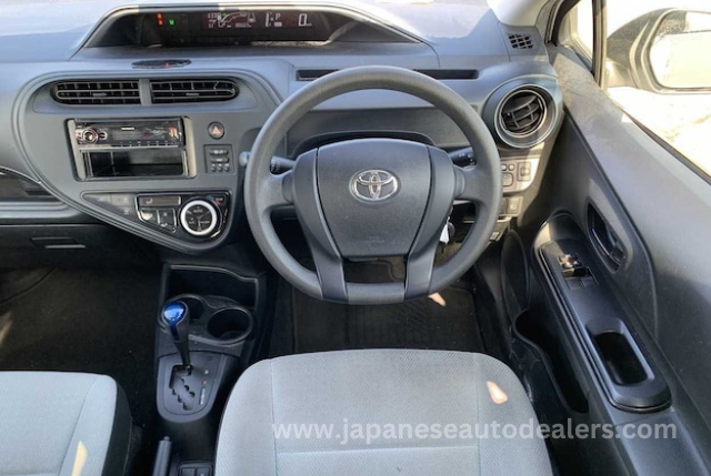 
								TOYOTA AQUA HYBRID full									