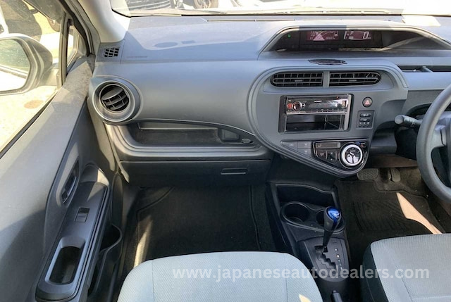 
								TOYOTA AQUA HYBRID full									