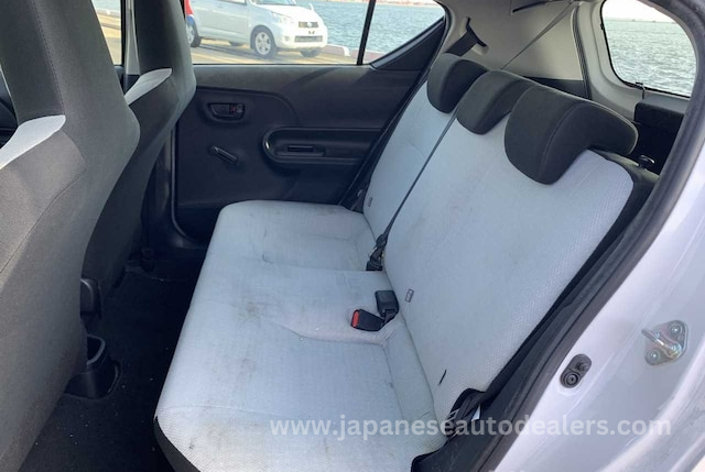 
								TOYOTA AQUA HYBRID full									
